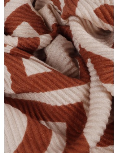 Fular plisado bicolor crudo y marrón LC de Lola Casademunt - detalle del plisado del fular