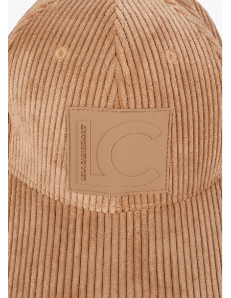 Visera de pana beige con logo de Lola Casademunt
