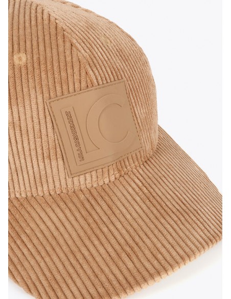Visera de pana beige con logo de Lola Casademunt
