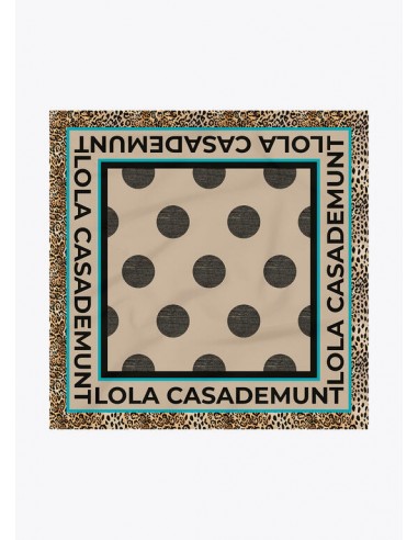 Pañuelo Lola Casademunt con Topos y Logo Animal Print - imagen en plano del pañuelo abierto
