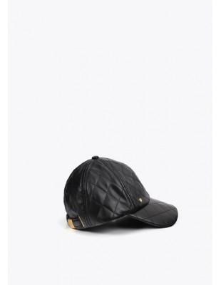 Visera Acolchada Efecto Piel Negra – Lola Casademunt - Modelo viste la visera de frente 2