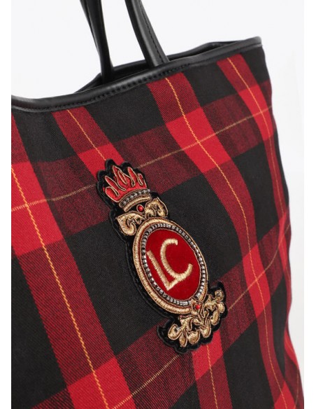Bolso shopper de cuadros con parche escudo – Lola Casademunt - detalle del tejido y el logo