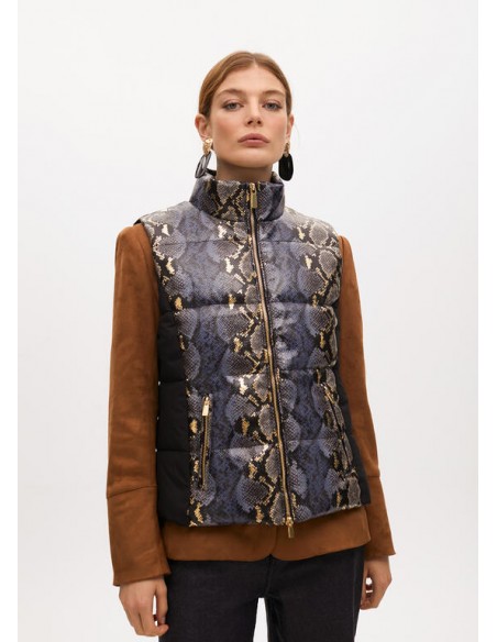 Chaleco acolchado animal print con detalles dorados Lola Casademunt