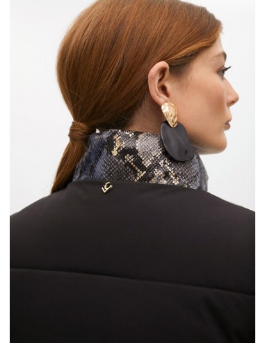 Chaleco acolchado animal print con detalles dorados Lola Casademunt