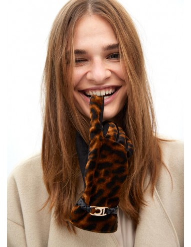 Guante efecto piel con pulsera logo ovalado - Lola Casademunt