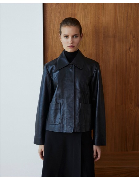 Chaqueta corta de piel napa YERSE – Negro