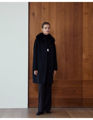 Abrigo midi de lana reciclada YERSE con cuello de pelo – Negro