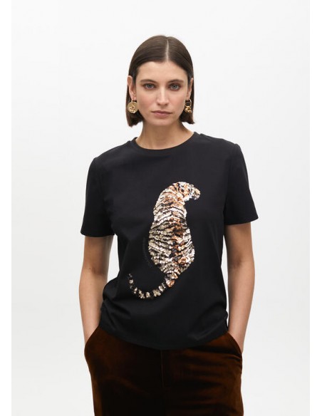 Camiseta negra con tigre bordado en pedrería - Lola Casademunt