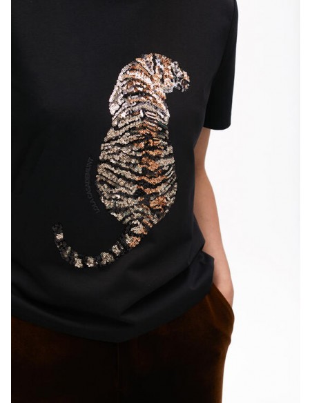 Camiseta negra con tigre bordado en pedrería - Lola Casademunt