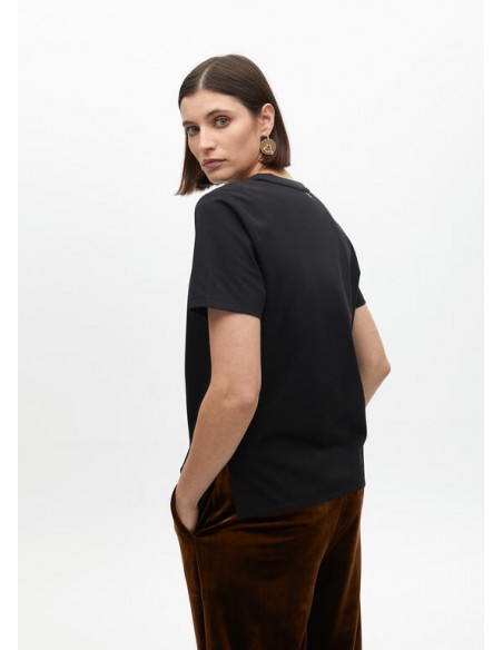 Camiseta negra con tigre bordado en pedrería - Lola Casademunt