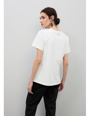 Camiseta blanca con cuello pico y estampado animal con abalorios - Lola Casademunt