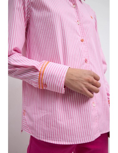 Camisa Vereda Rosa – Tinta y Bariloche - vista detalle de la manga y el vivo en el puño