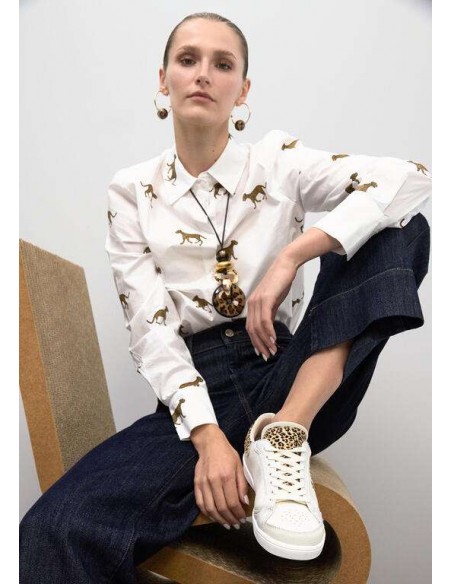 Zapatillas Blancas con Logo Leopardo en Tejidos Combinados – Lola Casademunt