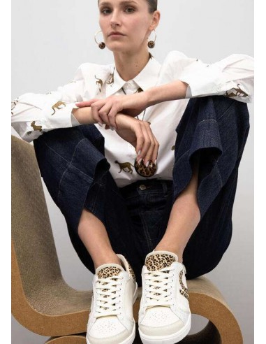 Zapatillas Blancas con Logo Leopardo en Tejidos Combinados – Lola Casademunt