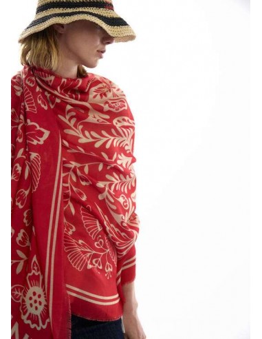 Fular Estampado Floral con Logo – Lola Casademunt - modelo lleva puesto el fular