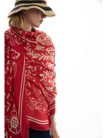 Fular Estampado Floral con Logo – Lola Casademunt - modelo lleva puesto el fular