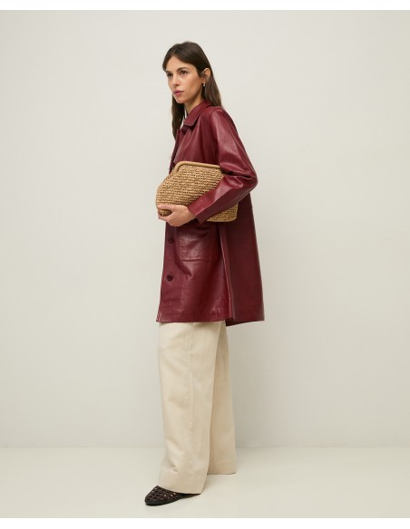 Chaqueta Larga de Piel Napa – Yerse - color burdeos - vista lateral
