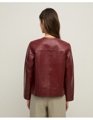 Chaqueta de Piel Napa con Bolsillos Plastrón – Yerse - color burdeos - vista posterior de la prenda