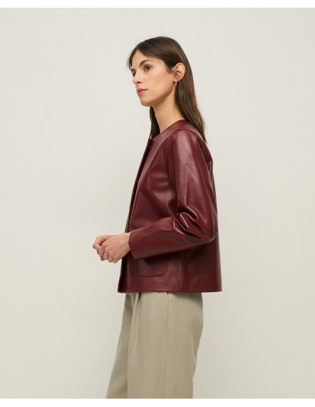 Chaqueta de Piel Napa con Bolsillos Plastrón – Yerse - color burdeos - vista lateral