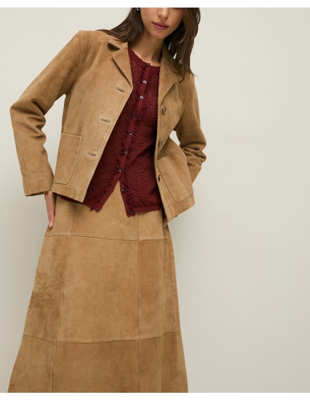 Chaqueta de Ante con Cuello Solapa – Yerse - chaqueta combinada con falda de ante a juego y una blusa interior en color burdeos