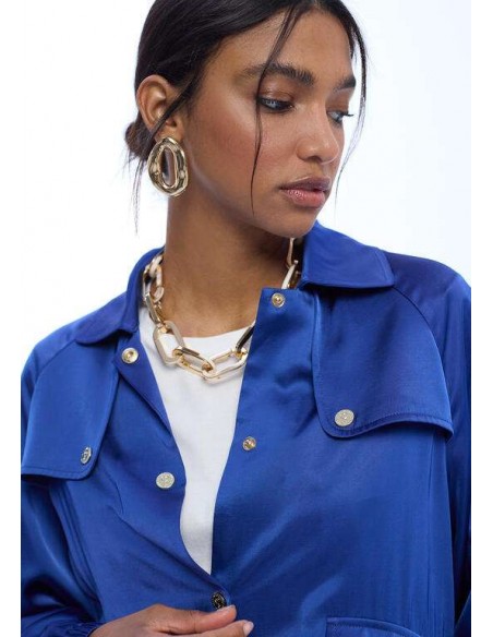 Chaqueta bomber fluida azul klein con bolsillos