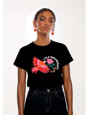 Camiseta negra de algodón con loro multicolor y logo LOLA CASADEMUNT