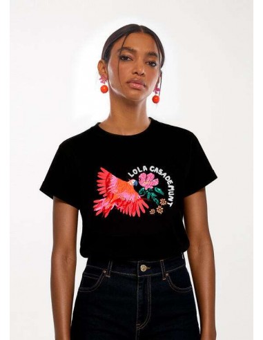 Camiseta negra de algodón con loro multicolor y logo LOLA CASADEMUNT