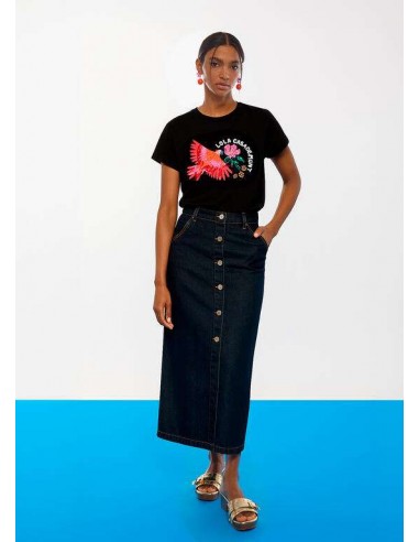 Camiseta negra de algodón con loro multicolor y logo LOLA CASADEMUNT