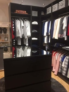 Nuestra tienda de ropa es una boutique de moda en la que queremos que te sientas como en tu propio vestidor: cómoda al elegir tus prendas.